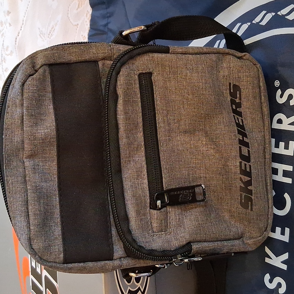 Skechers Black, Red & Gray Womans Sneakers, Key Chain, Messenger Bag & Backpack - Picture 3 of 13